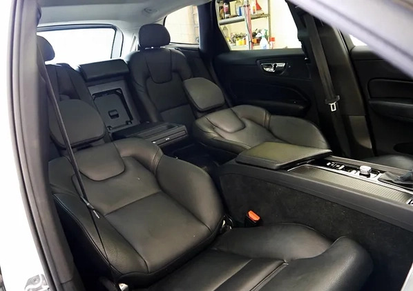 Volvo XC 60 cena 129900 przebieg: 78066, rok produkcji 2019 z Wejherowo małe 781